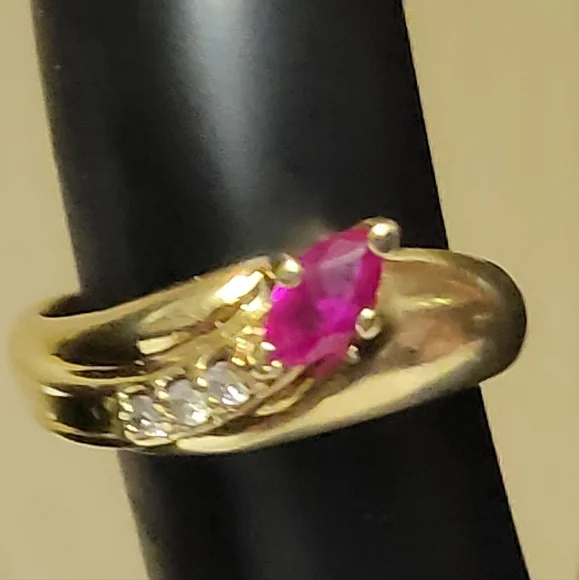 SOLID 14K Gold VINTAGE ESTATE RUBY & Diamond Ring SZ. 6.5, 3.5gr - Picture 1 of 5